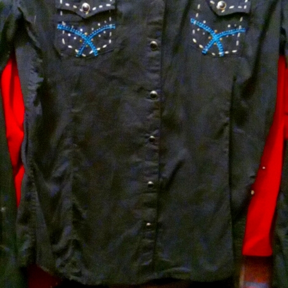 A Button Down Womans Western pre-owned Shirt. - Picture 2 of 6
